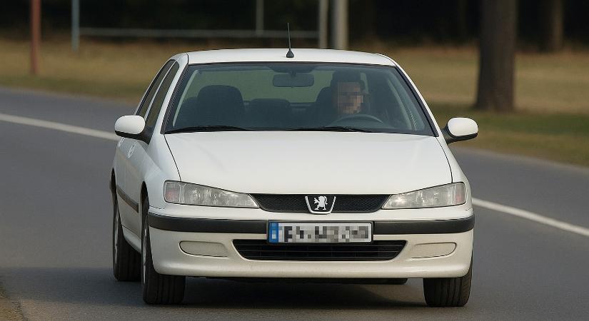 Tanulság Nógrádból: a Taxi-filmre emlékeztető fehér Peugeot 406-ossal sem szabad gyorshajtani
