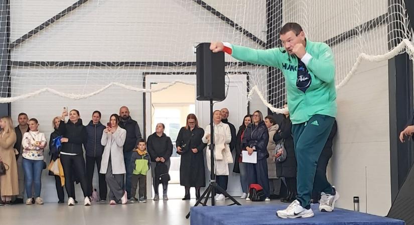 Bajnok a ringben, példakép az iskolában: a Bethlenben járt „Madár”