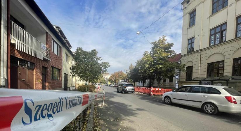 Nehezítik a közlekedést a Szentháromság utcában – nem egy-két napos munkáról van szó