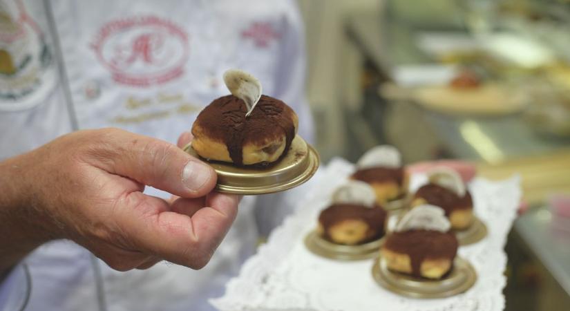Múltidéző édesség Szegeden: így készül a százéves tiramisu, kézzel, szívvel