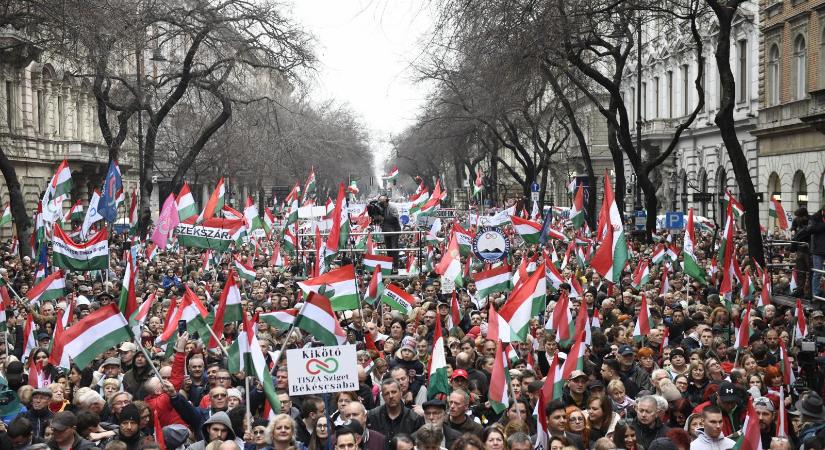 Magyar Péter: Október 23-ra kaptunk drónengedélyt, de a HM közölte, légtérzár lesz a Békemenet után