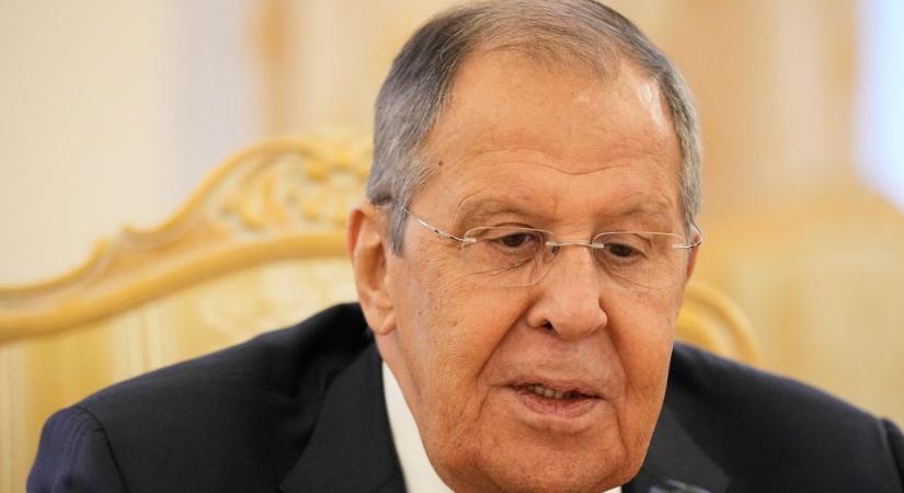 Lavrov: Meglepve olvastam, hogy Putyin és Trump találkozója későbbre halasztható