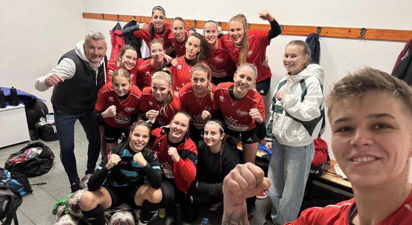 Veretlenül menetelnek a veszprémi focista lányok
