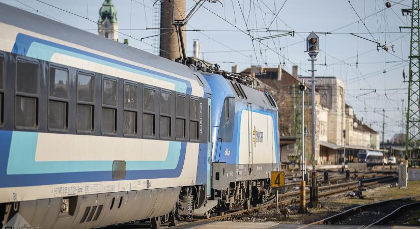 Vasúti kábeltűz Győrben – Várhatóan szerda estig tartanak a munkálatok, így alakul a közlekedési rend