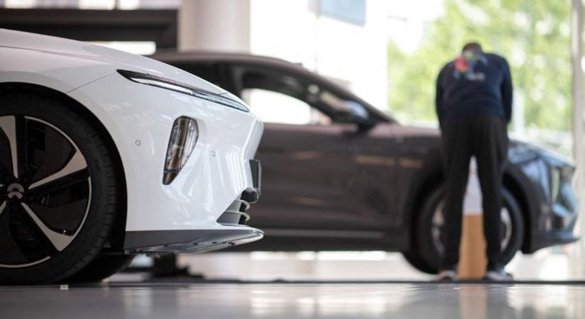 Óriási felfedezés: elhárult az elektromos autók akkumulátorának legnagyobb problémája – kínai tudósok jöttek rá