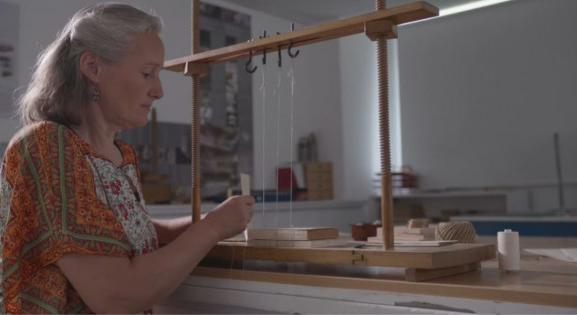 Nézd meg, hogyan restaurálnak egy Jókai-könyvet!