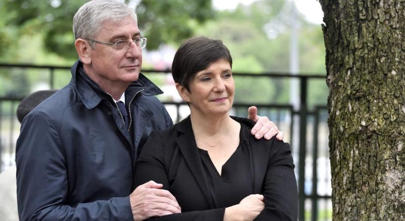 Boldogat, Feri, Boldogat, Klára! Isten éltessen, DK – lehet, hogy utoljára!
