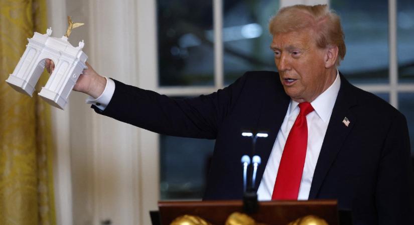 Trump behozta a rokokó giccset a Fehér Házba, most diadalívet építtetne magának