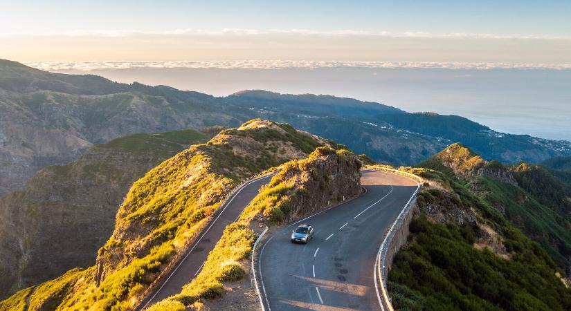 Így autózzunk biztonságosan az őszi szünetben Európa hegyvidékein