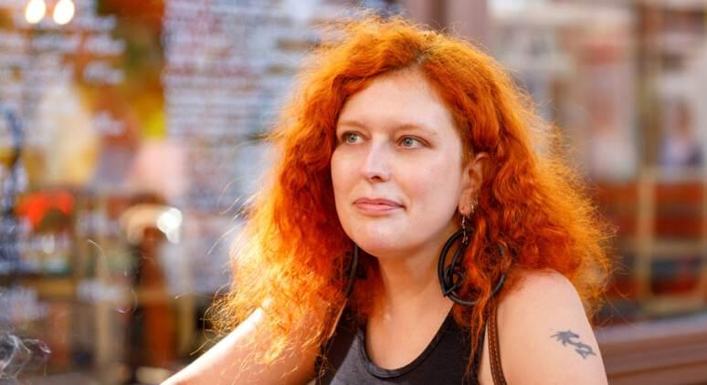 Generációkon át öröklődő sebekről szól Selmeczi Bea új darabja – Interjú a szerzővel