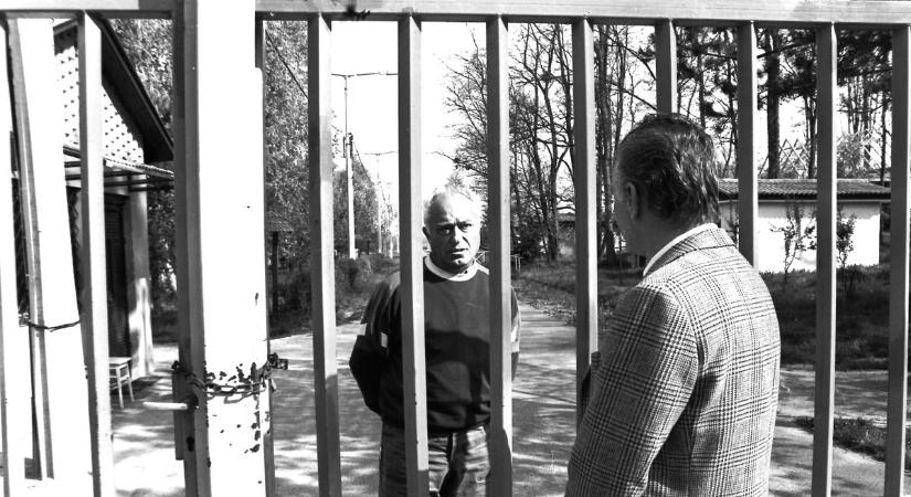 Fegyveresek a nagybajomi erdőben: titkos kiképzőbázisról kerültek elő felvételek