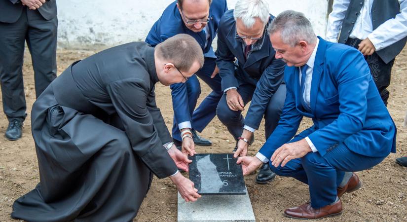 Soltész Miklós: Nyugaton templomokat zárnak be, nálunk templomok épülnek és újulnak meg