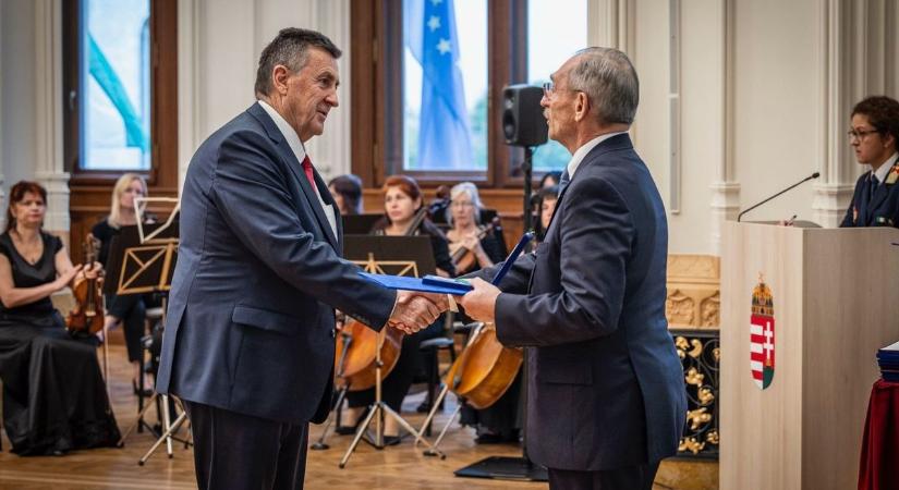 Belügyminiszteri elismerésben részesült dr. Fekecs Dénes