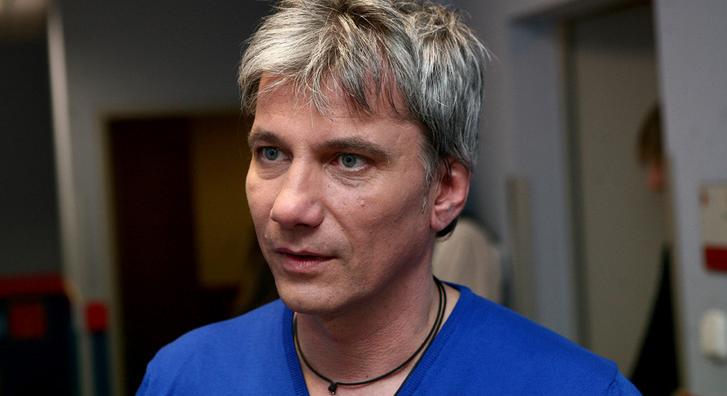Bochkor Gábor eljegyezhette 20 évvel fiatalabb párját