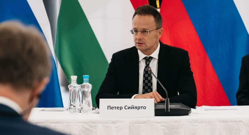 Szijjártó Péter szinte szó szerint az orosz álláspontot mondja fel az elhalasztott békecsúcsról