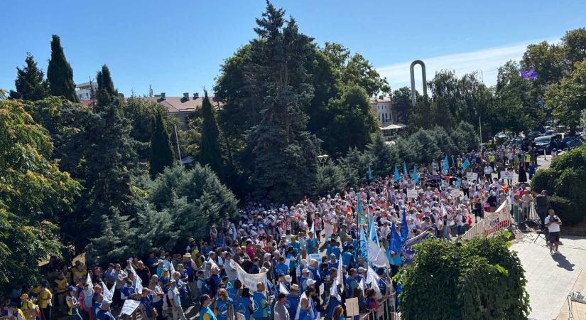 Nagyszabású tüntetésre készülnek a szakszervezetek: „Nem leszünk a megszorítások áldozatai!”