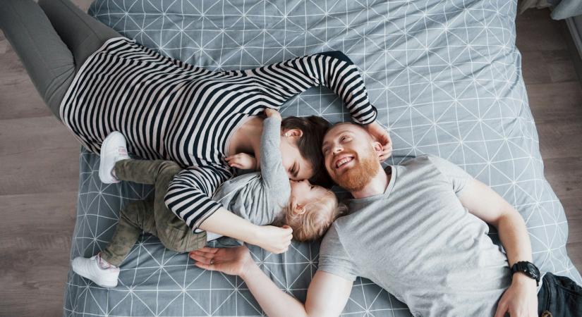 Megdöbbentő, milyen hatással van a túl sok együtt alvás a gyerekre