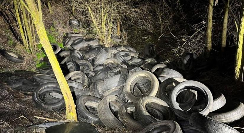 Illegálisan gyűjtötte be a hulladékot, amit szabálytalanul tanyák közelében helyezett el