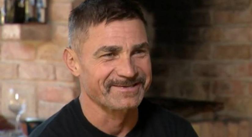 Ambrus Attila gyönyörű helyen él: kertjében hatalmas medence is található