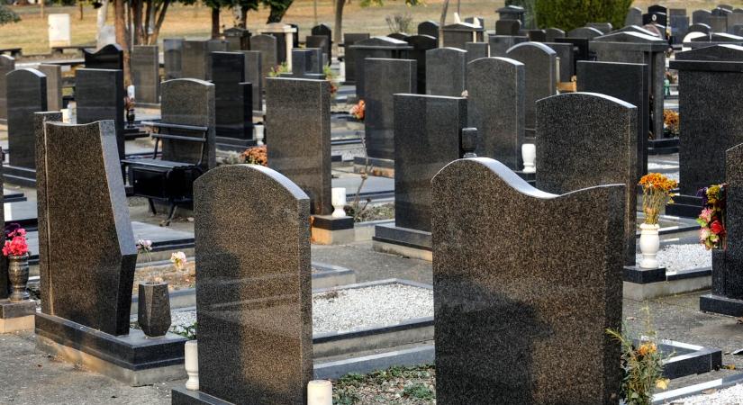 Még a temetőben sem szégyellt házalni a szabolcsi „vállalkozó”! Nagyon durva, kit buktatott le a hatóság!