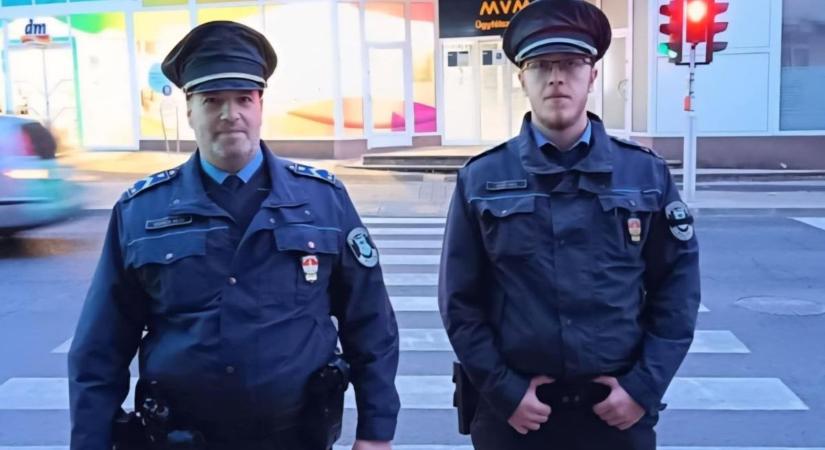 Életet mentettek a zalai város rendőrei – bátran használták a defibrillátort