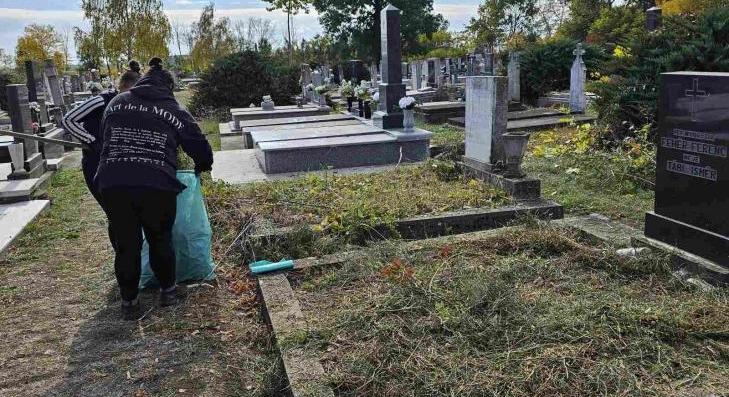 A karácsondi községi temető felkészült az ünnepre 