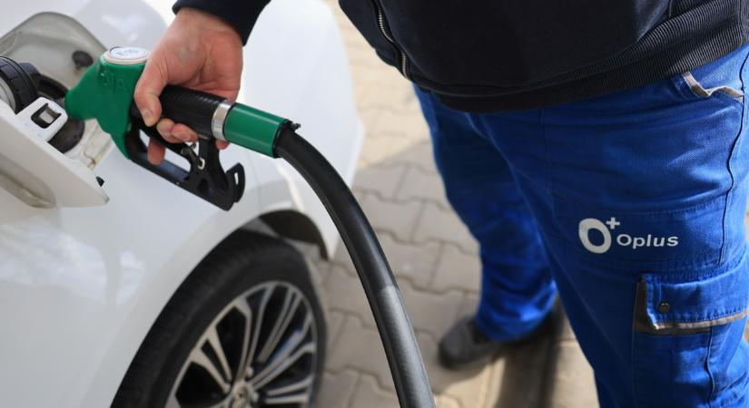 Rossz hír az autósoknak: így változik az üzemanyag ára a nemzeti ünnepen