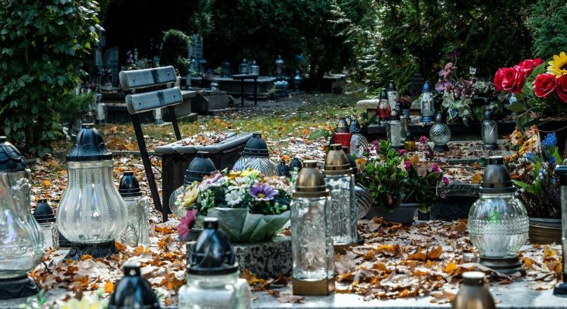 Halottak napja: sokat spórolhatunk a díszeken