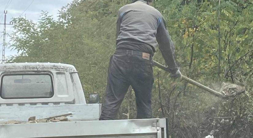 Videó is van a szabálytalankodó férfiről, de ő mégis magyarázkodik – itt vannak a részletek! (videó)