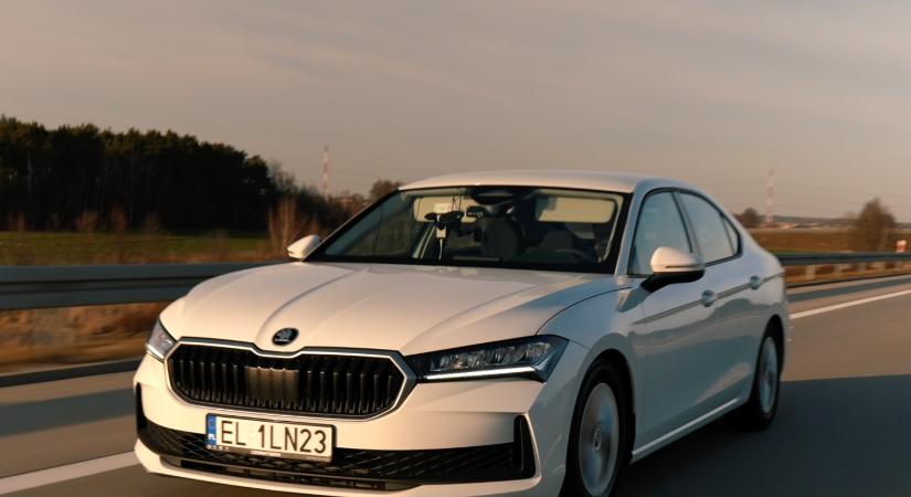 A dízel még mindig nyerő: 2800 km-t mentek tankolás nélkül egy Škodával