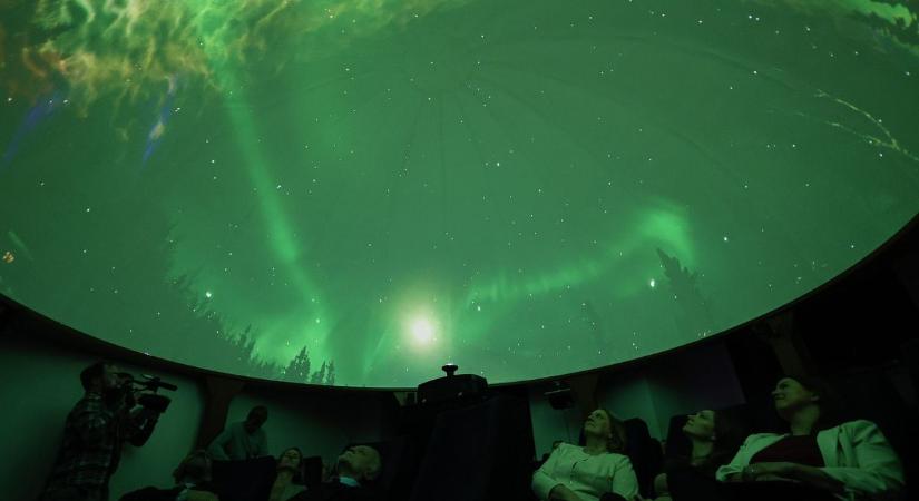 Lehozzák a csillagokat az égből – új planetárium nyílt az egri Líceum tornyában  fotók, videó