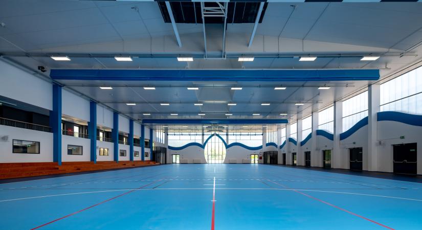 Indulhat a sportcsarnok építése a Tatabánya melletti településen