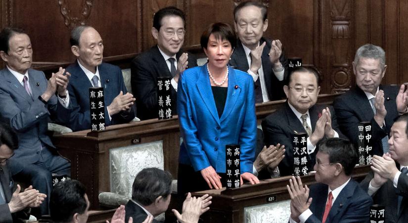 Először lett női miniszterelnöke Japánnak, de távol áll tőle a nők és kisebbségek védelme