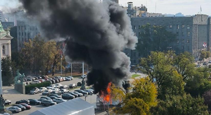 Lövöldözés a szerb parlament közelében: Vucsics terrortámadásnak nevezte a történteket (videó)