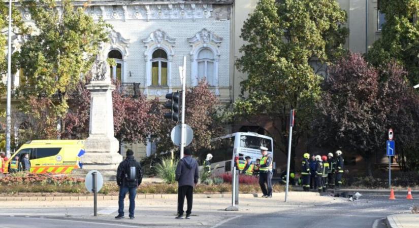 Friss: 19 felnőttet és 4 gyereket szállítottak kórházba Szolnokról