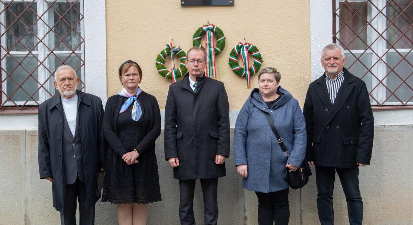 Főhajtás Balázs László és a civil áldozatok emléke előtt