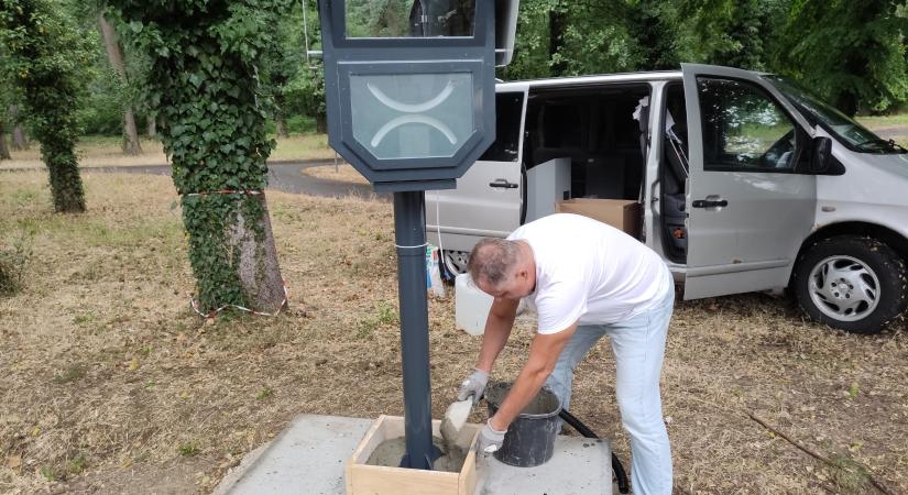Nem az önkormányzat hibájából csúszik a trafiboxok beüzemelése