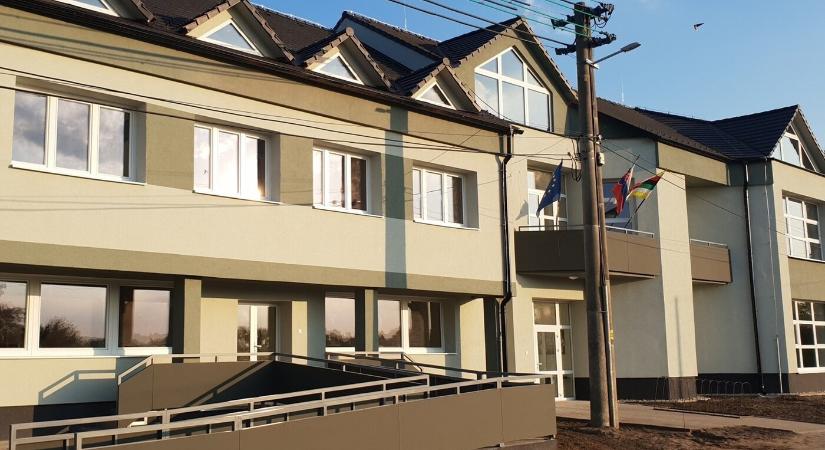 Csalók bóklásznak Hetényen is – tetőt és vízelvezetőt „javítanak“