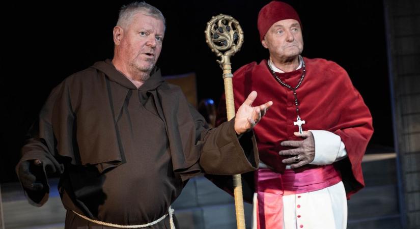Giordano Bruno vívódásai – szellemi párbaj a színpadon (galéria)