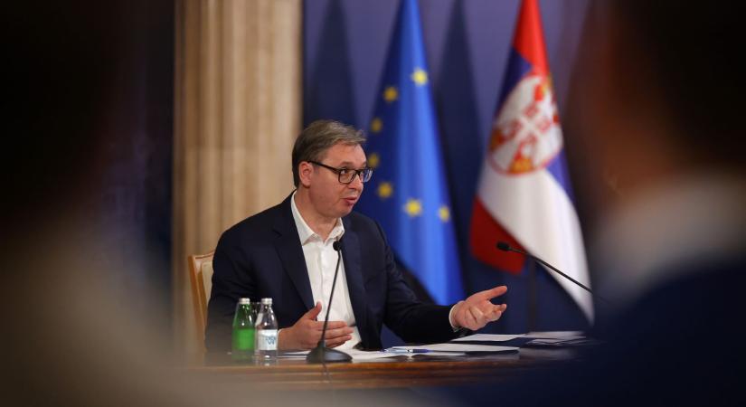 Lövöldöztek a szerb parlament előtt – az elnök szerint terrorcselekmény történt
