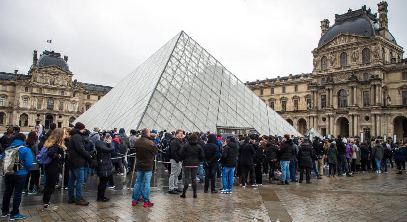 Indulhat a szómágia: louvres-i emelővel rabolták ki a Louvre-ot