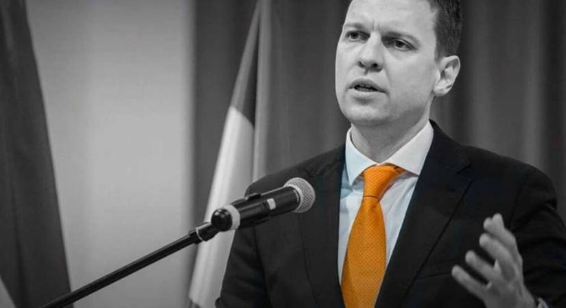 Menczer Tamás ‘megosztottság-növelő hatása’ miatt nem kívánatos Pilisborosjenőn – A közszolga 2 milliárdra árazta be az elutasítást