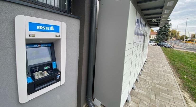 A bank válaszolt: megtaláltuk az eltűnt ATM-et, mutatjuk, hogy hol vehetnek fel pénzt