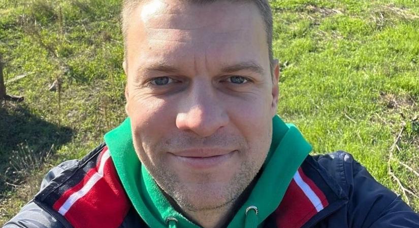 Nem elég, hogy lemondták Menczer beszédét, ő erre váratlant húzott