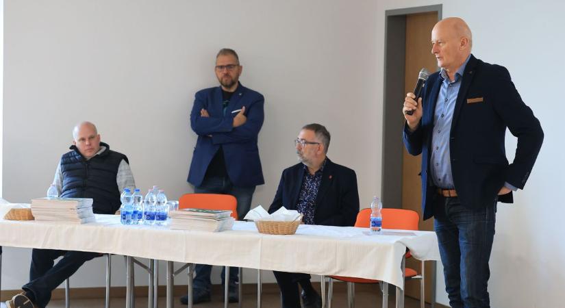 Nemzeti tragédiának nevezik a borászok: Szekszárdon keresték a megoldást (fotók)