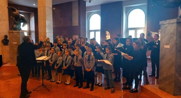 Vastapsot érdemelt, csodás matinékoncert a Viadanával a Magyar Nemzeti Galériában