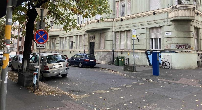Újabb parkolóhelyek tűntek el a klinikáknál Szegeden – aki itt áll meg, elszállíthatják az autóját