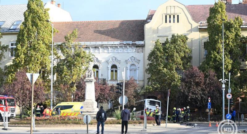 Szolnoki buszbaleset: fájdalomdíjat kapnak az utasok