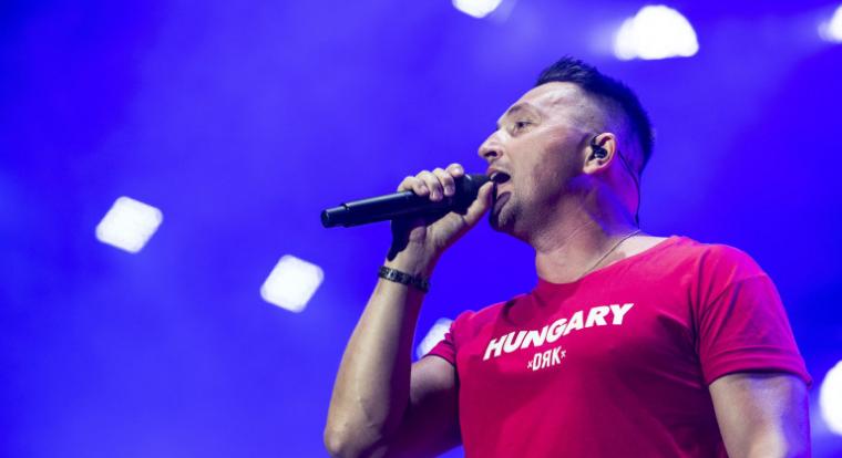 Ákos szerint Freddie Mercury sátánista volt a dalszövegei alapján