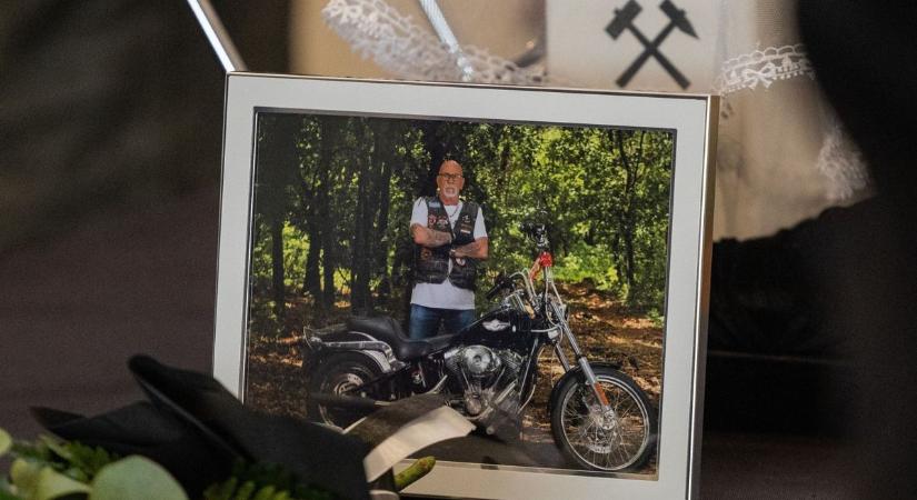 Szívszorító fotók: elnémultak a motorok, eltemették az aranyszívű legendát, Pongi Papát